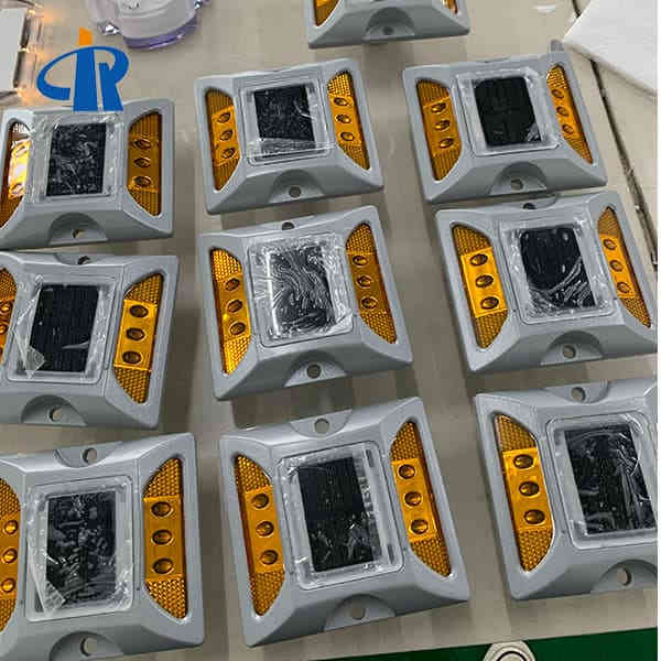 <h3>Ceramic Slip Motorway Stud Lights With Stem For Walkway </h3>
